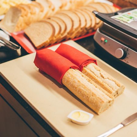 Cullinan Hplus Premium Brasília Exterior foto A panini press