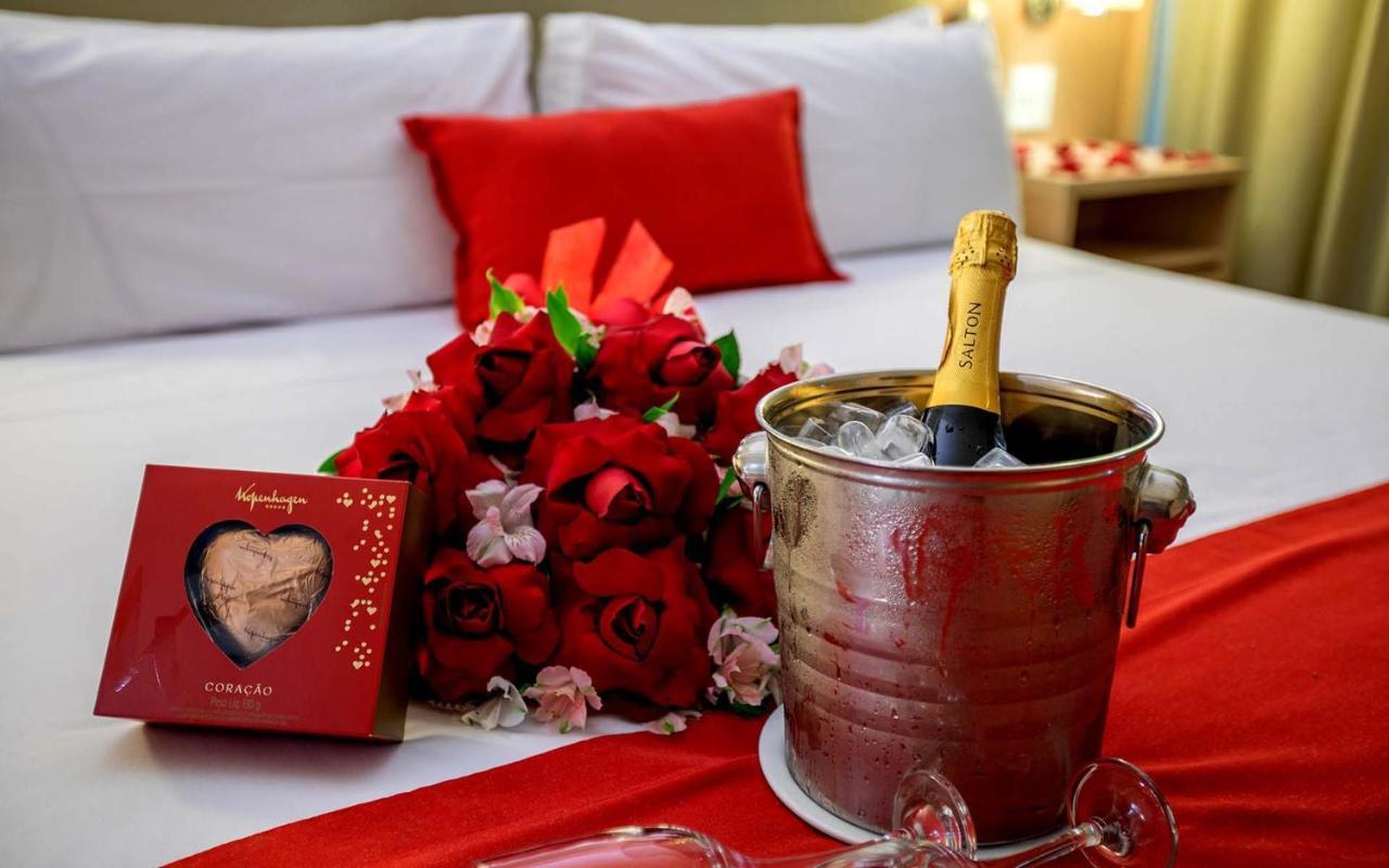 Cullinan Hplus Premium Brasília Exterior foto Valentine's Day