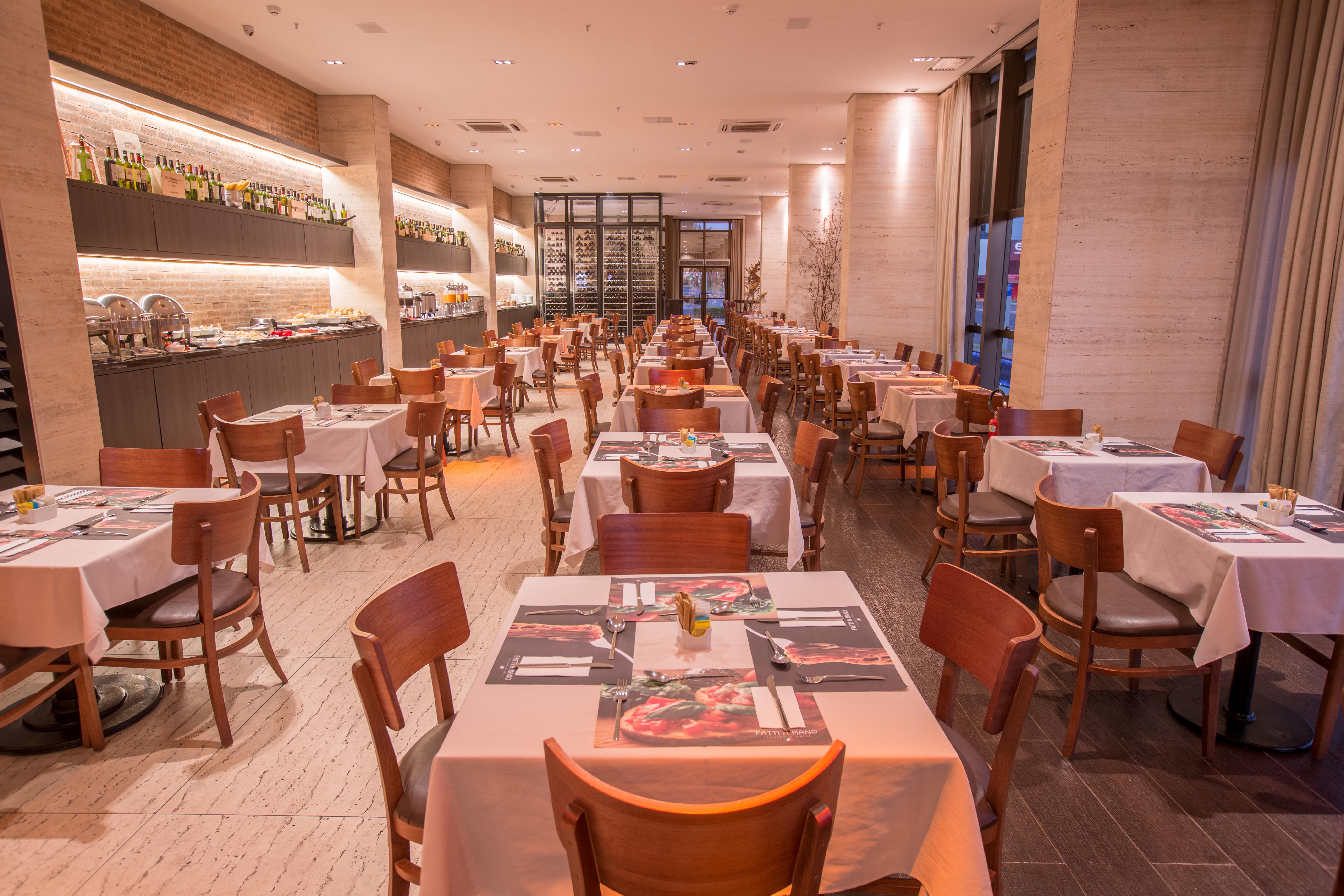 Cullinan Hplus Premium Brasília Exterior foto Restaurant