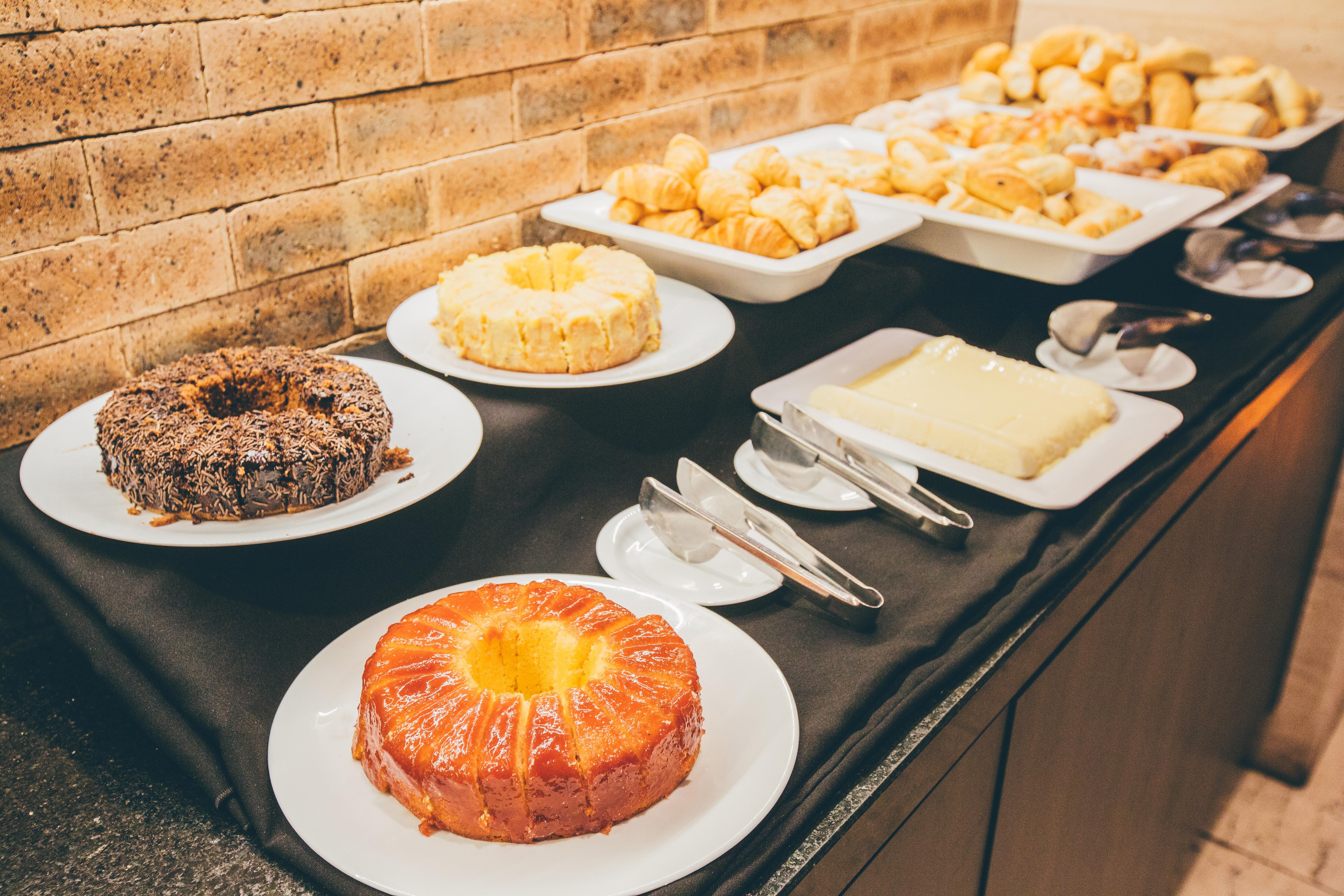 Cullinan Hplus Premium Brasília Exterior foto A selection of puddings